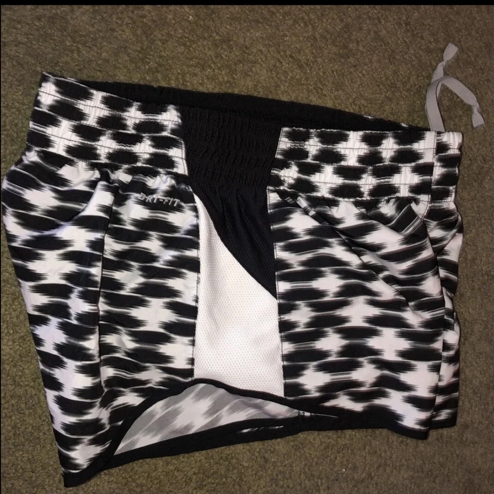 Nike Black and White Lined Running Shorts Size XS